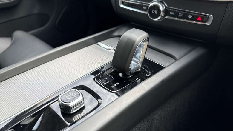 Volvo XC60 2.0 B4D Plus Dark 5dr AWD Geartronic Diesel Estate